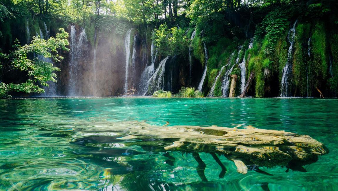 Plitvice Lakes with Picnic Lunch Tour from Split