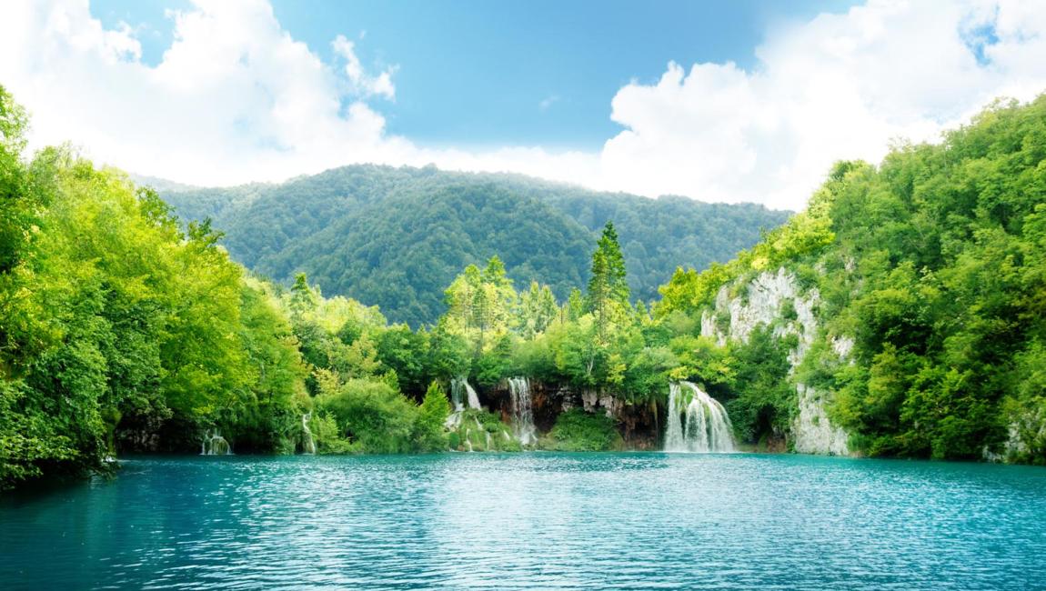 Plitvice Lakes with Picnic Lunch Tour from Split